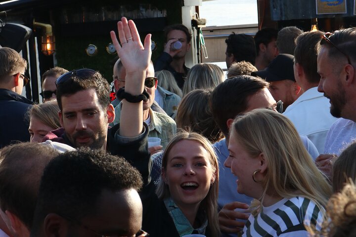 Groningen: 2 Hour Party Booze Cruise with Unlimited Drinks