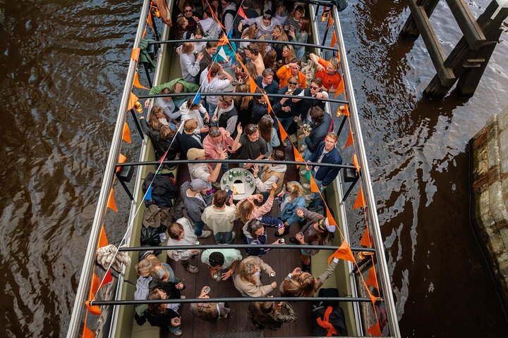 Groningen: 2 Hour Party Booze Cruise with Unlimited Drinks