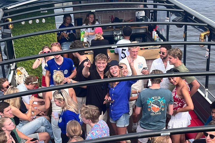 Groningen: 2 Hour Party Booze Cruise with Unlimited Drinks
