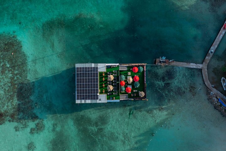 Poko Loko Floating Bar: Island Chill