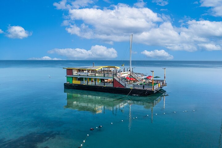 Poko Loko Floating Bar: Island Chill