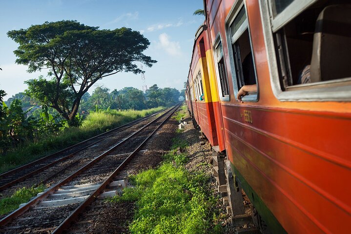 From Kandy: Second/Third Class Scenic Train Ticket to Ella