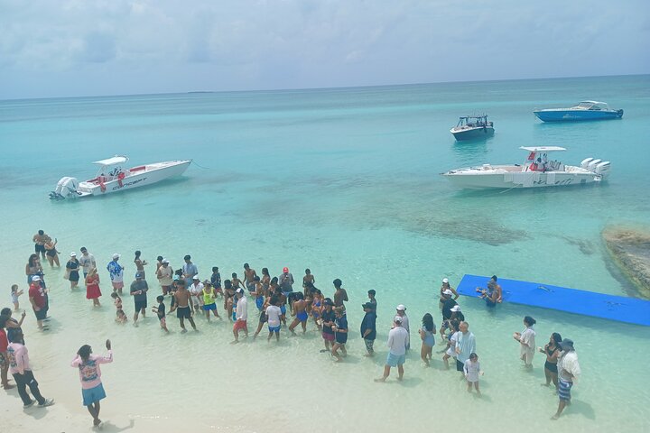 Nas: 3 islands Tour ,snorkel, Turtles, pigs and lunch