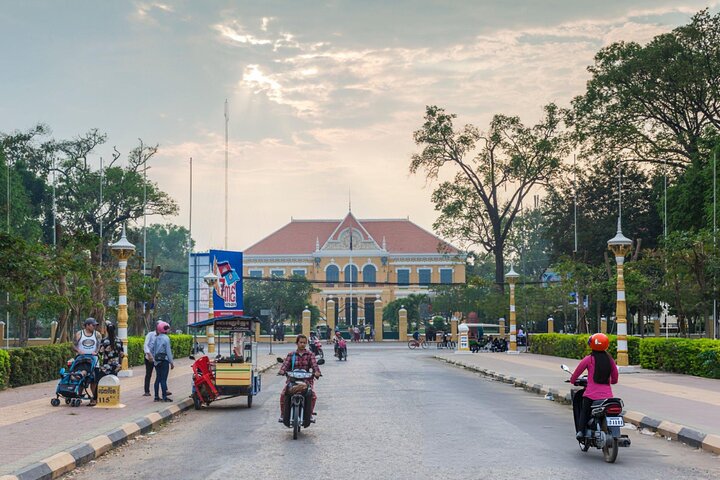 Battambang: Cooking Class and Market Touring