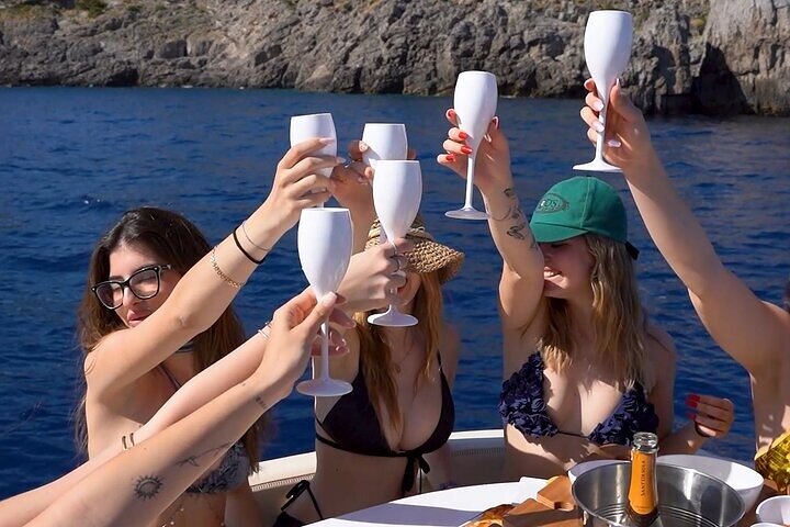Experience the Magic of the Coast from the sea: Maiori & Amalfi in Positano