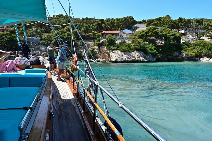Athens cruise: Agistri, Moni/Metopi, Aegina with lunch & drinks