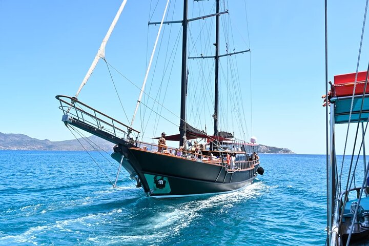 Athens cruise: Agistri, Moni/Metopi, Aegina with lunch & drinks
