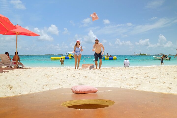 Nassau Swimming Pigs: Snorkeling, Lunch & Private Beach Club