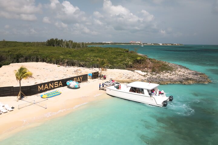 Nassau Swimming Pigs: Snorkeling, Lunch & Private Beach Club