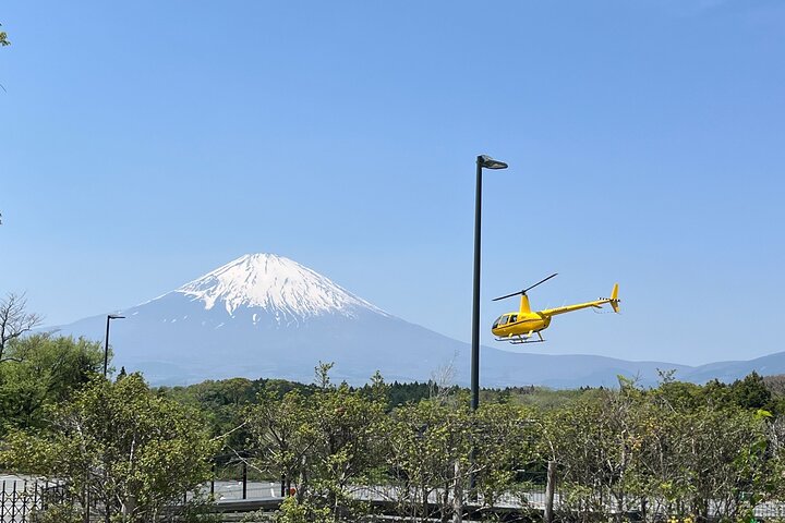 Gotemba Outlet : Mt.Fuji Helicopter Scenic Flight (15-min)