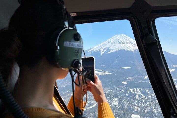 Gotemba Outlet : Mt.Fuji Helicopter Scenic Flight (15-min)