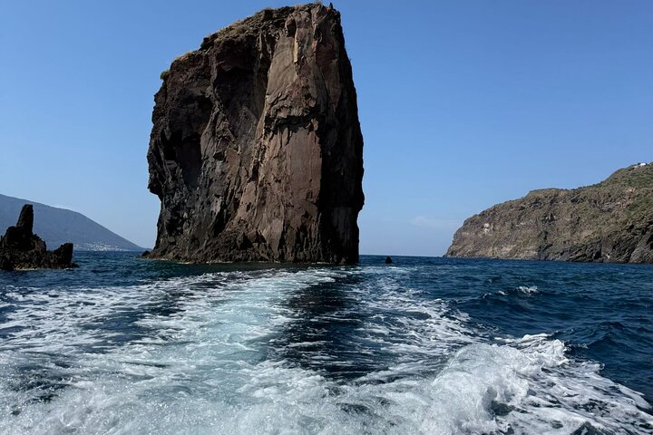 Lipari Private Boat Tour from Lipari, Salina Optional 4/8h