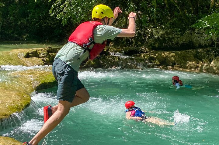 Kayaking at the Mreznica Canyon
