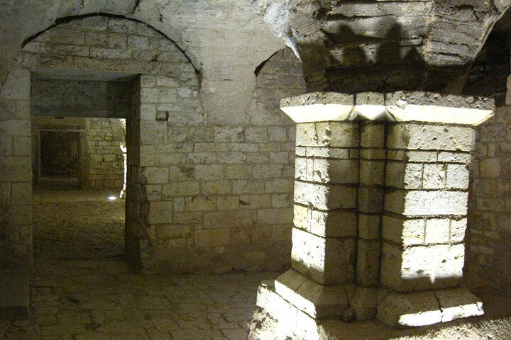 Prague Old Town, Medieval Underground and Dungeon Historical Tour
