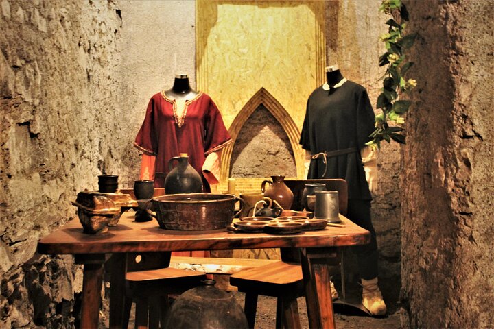 Prague Old Town, Medieval Underground and Dungeon Historical Tour