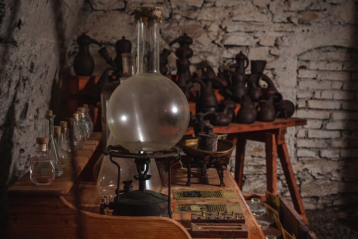 Prague Old Town, Medieval Underground and Dungeon Historical Tour