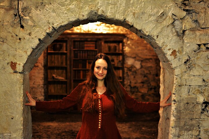 Prague Old Town, Medieval Underground and Dungeon Historical Tour