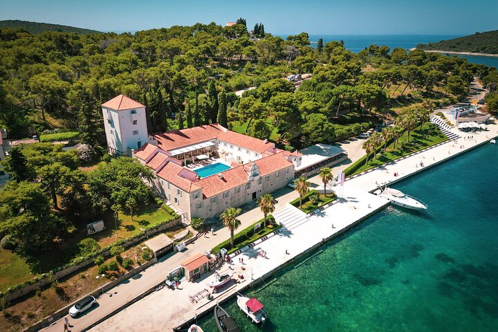 From Trogir & Split: Half Day Speedboat Tour with Blue Lagoon