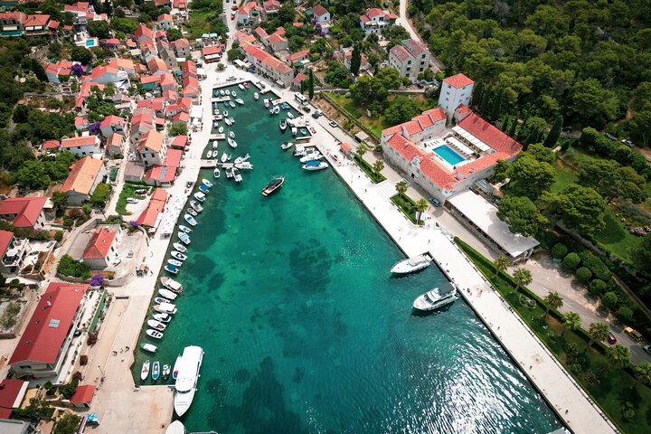From Trogir & Split: Half Day Speedboat Tour with Blue Lagoon