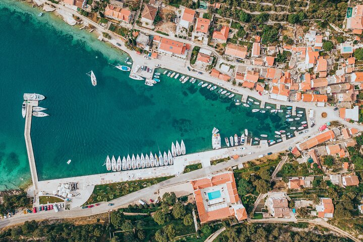 From Trogir & Split: Half Day Speedboat Tour with Blue Lagoon