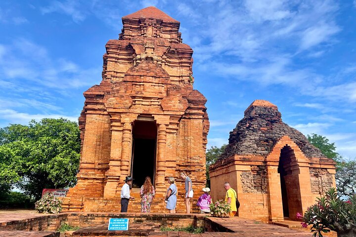 Mui Ne/Phan Thiet: Ta Cu Mountain with Cable Car & Lying Buddha