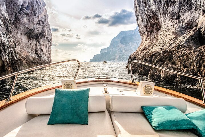 Amalfi Coast & Positano: Boat Tour Caves Snorkeling & Drink