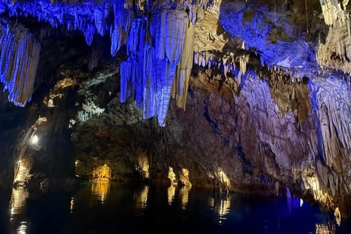 Coron Pukaway Cave & Twin Lagoon Private Tour with beach lunch