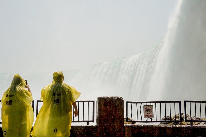Best of Niagara Falls Canada Premium Tour: Behind Falls and Boat