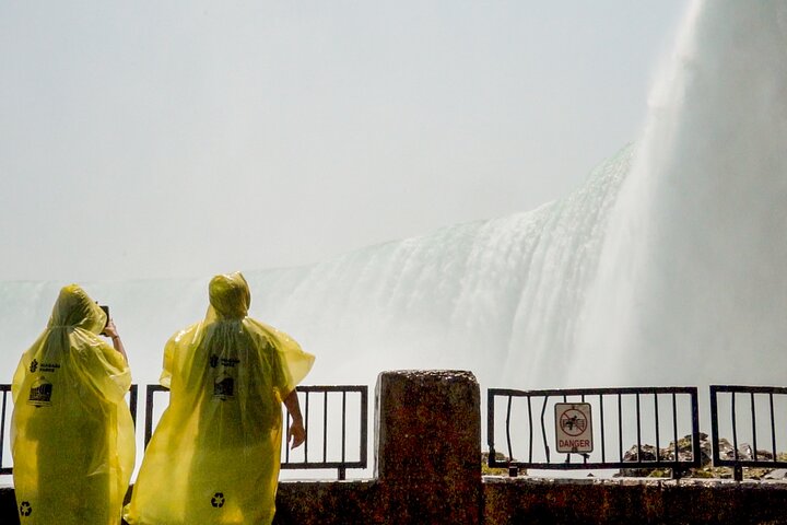 Niagara Falls Canada Tour: Helicopter, Boat Cruise & Journey