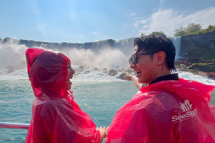 Niagara Falls Canada Tour: Helicopter, Boat Cruise & Journey