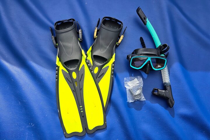 Ko Tao: Vintage Boat - Small Group Snorkeling Day Trip with Meals