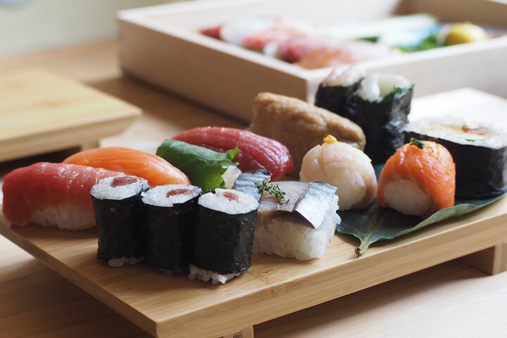 Private Sushi Class in Tokyo–6 Kinds, Cultural Story & Full Meal