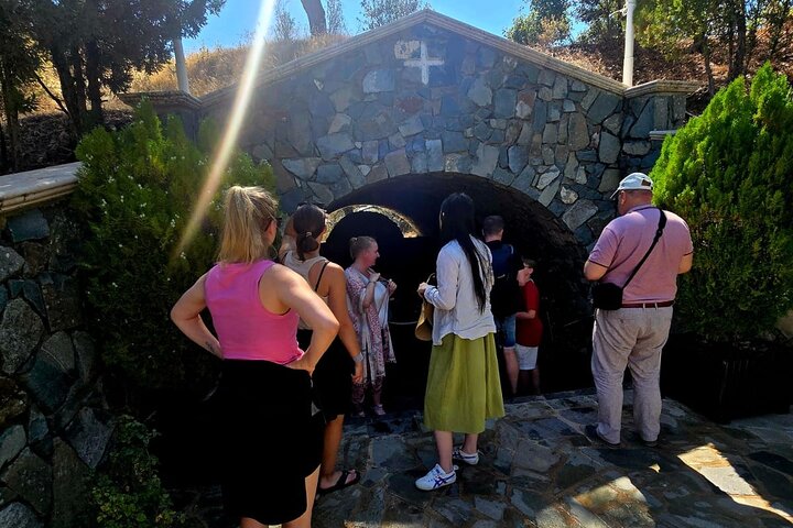 Troodos Mountains, Kykkos and Omodos Bus Tour from Paphos