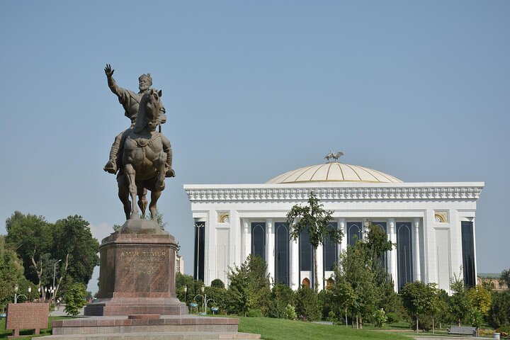 Tashkent: Guided Walking & Food Tour with Local Guide
