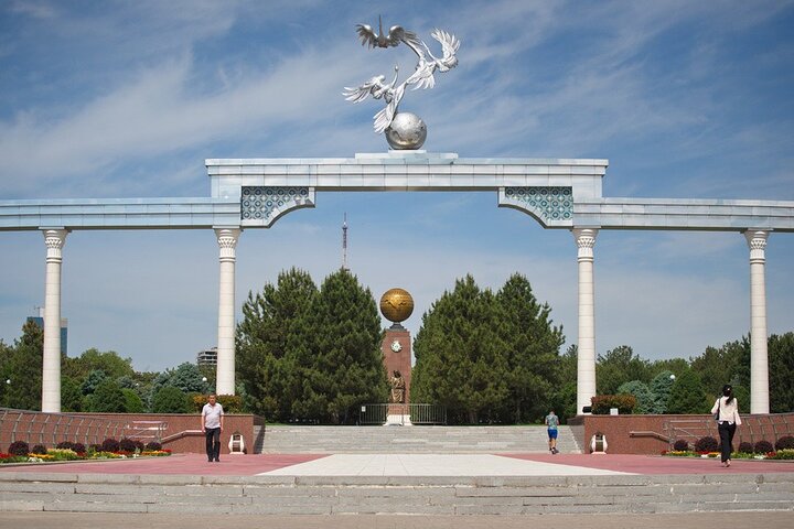Tashkent: Guided Walking & Food Tour with Local Guide