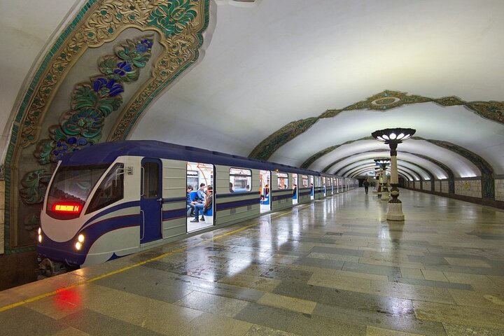 Tashkent: Guided Walking & Food Tour with Local Guide