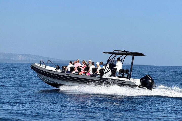 Makarska: 3-Island Speedboat Tour with Cave and Blue Lagoon
