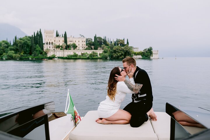 Private Photo Session with a Local Photographer in Lake Garda