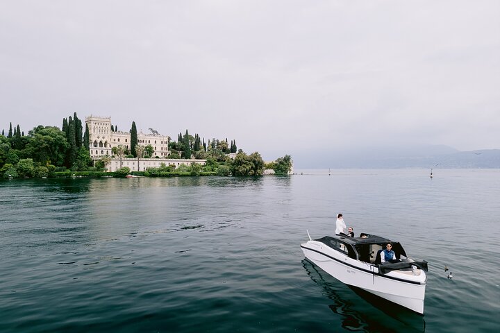Private Photo Session with a Local Photographer in Lake Garda
