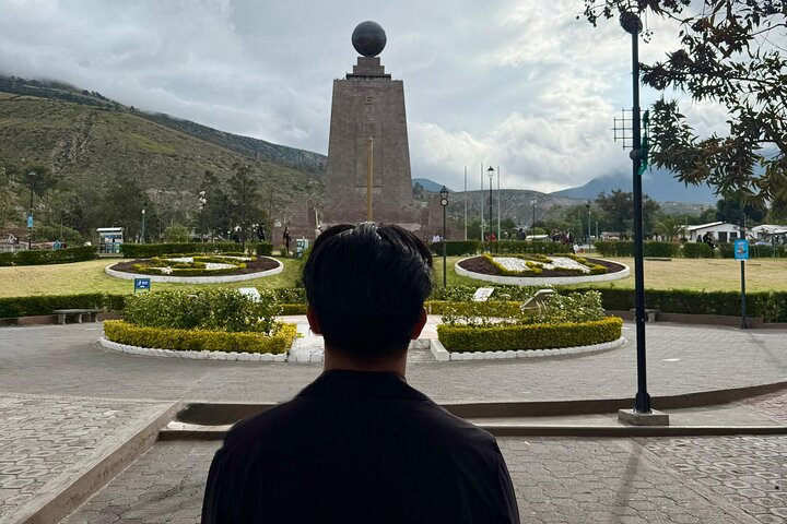 PRIVATE City Tour: Quito Colonial, Half the World and Cable Car