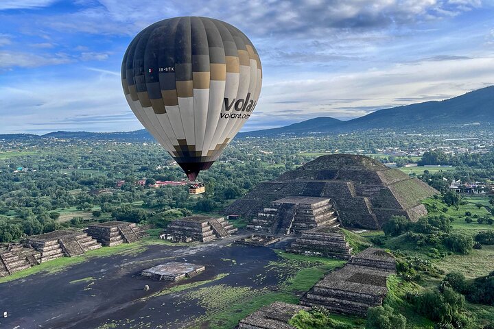 Teotihuacan Hot Air Balloon Flight from Mexico City / Volare