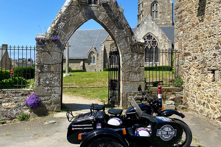 Saint Malo and Saint Suliac in Vintage Sidecar with Driver