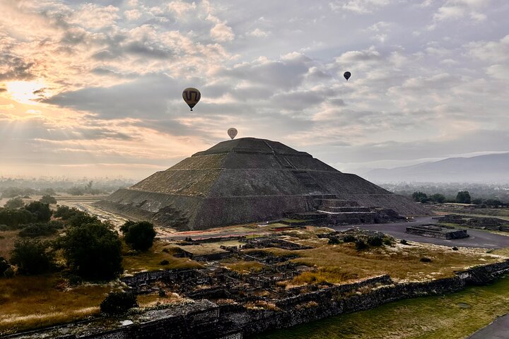 Teotihuacan Hot Air Balloon Flight from Mexico City / Volare