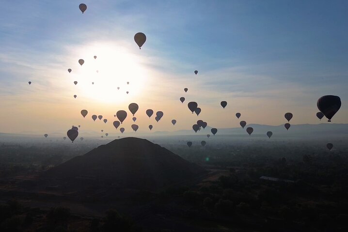 Teotihuacan Hot Air Balloon Flight from Mexico City / Volare