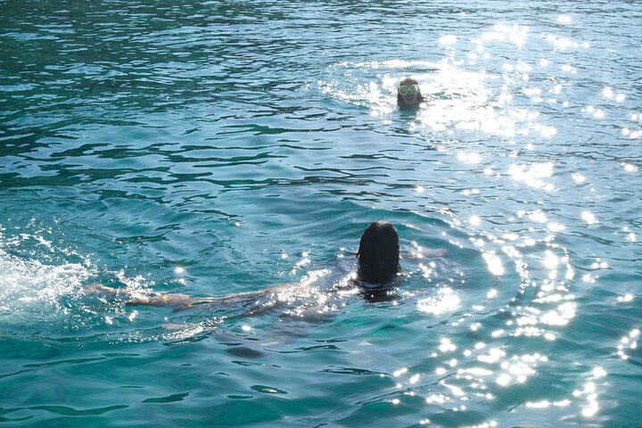 Private Cruise: Explore Rina’s Cave & Enjoy Fresh Seafood Onboard