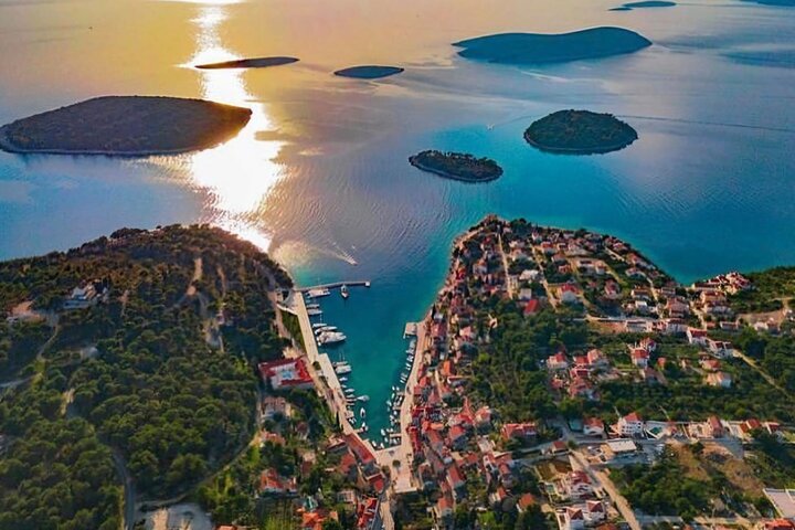 Private boat tour Blue Lagoon and 3 Islands from Trogir or Split