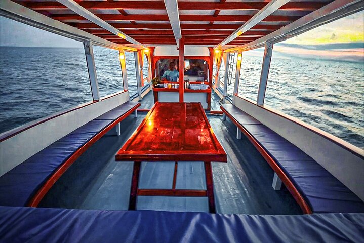 Ko Tao: Vintage Boat - Small Group Snorkeling Day Trip with Meals