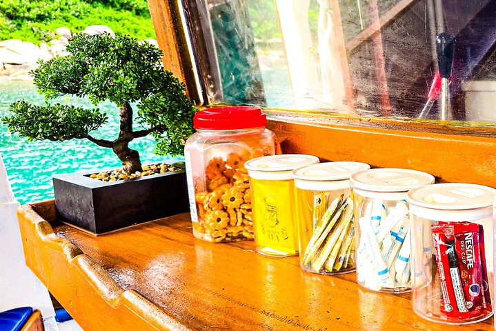 Ko Tao: Vintage Boat - Small Group Snorkeling Day Trip with Meals