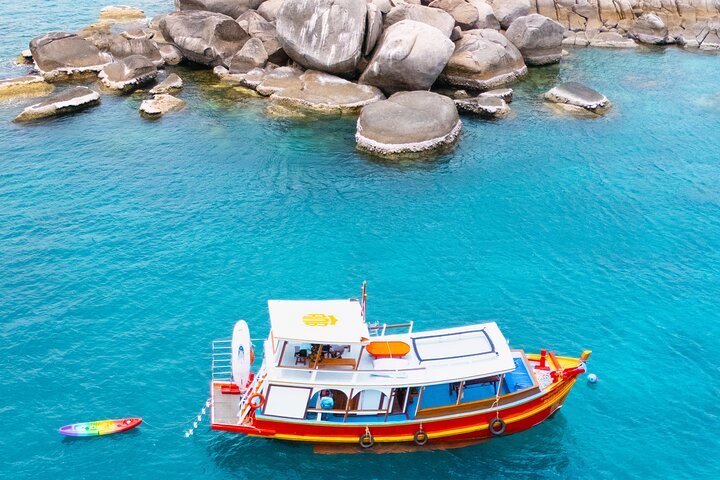 Ko Tao: Vintage Boat - Small Group Snorkeling Day Trip with Meals