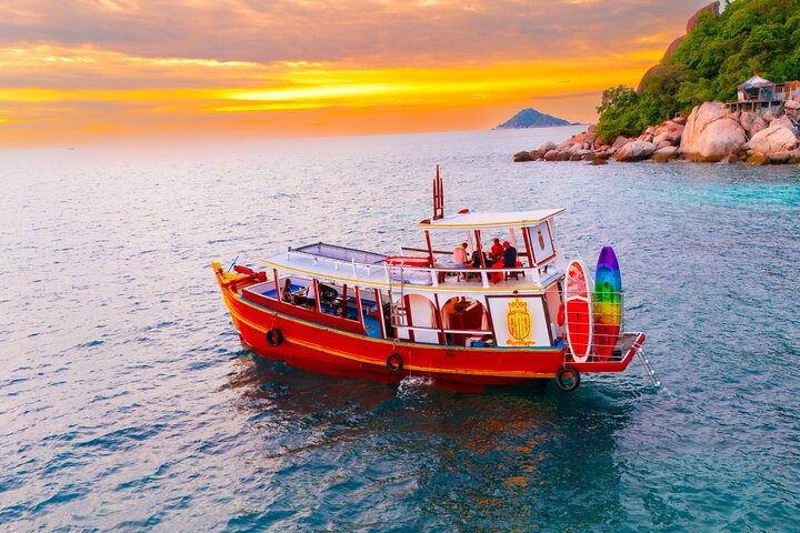 Ko Tao: Vintage Boat - Small Group Snorkeling Day Trip with Meals